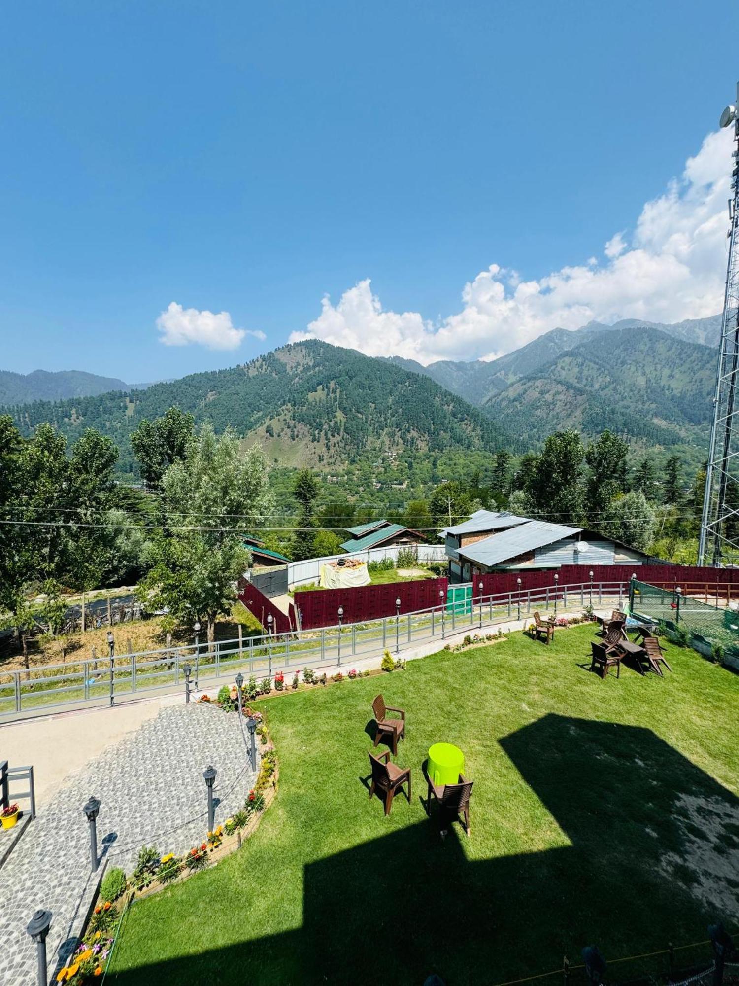 Frosty Mountain Resort Pahalgām Exterior photo