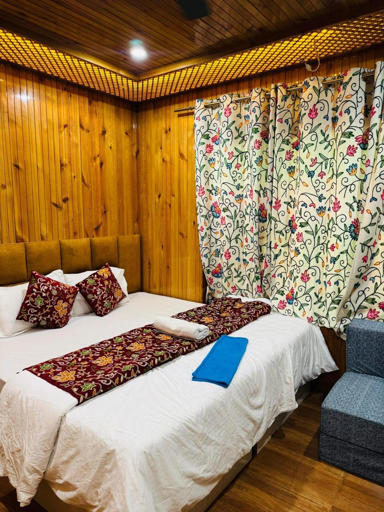 Frosty Mountain Resort Pahalgām Exterior photo