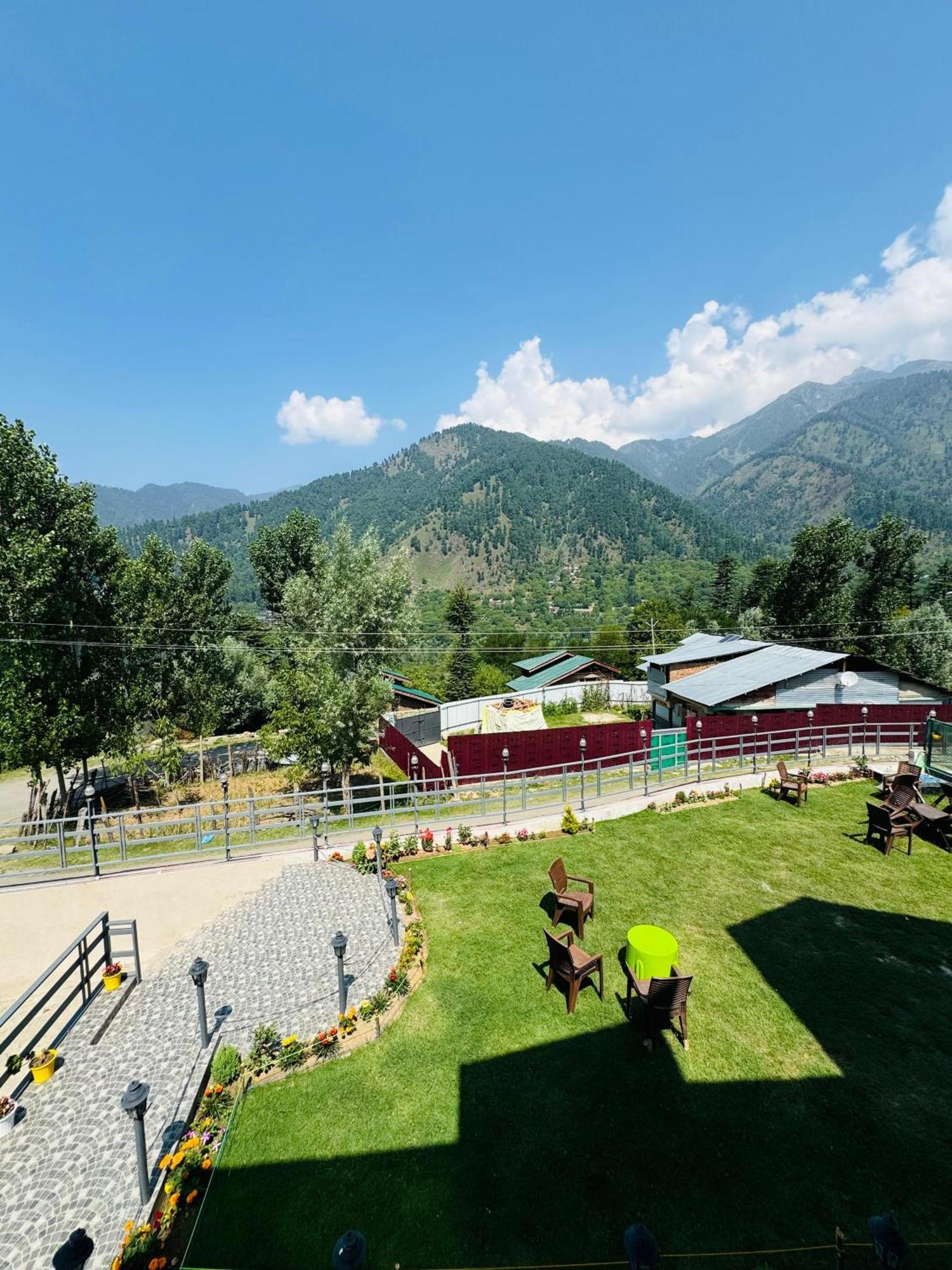 Frosty Mountain Resort Pahalgām Exterior photo